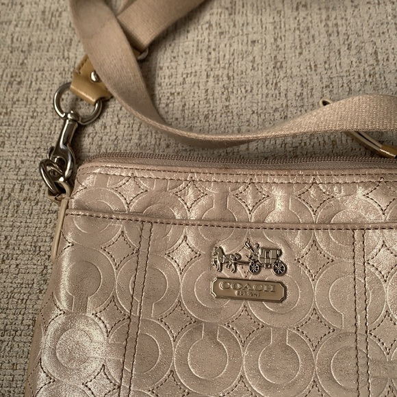 Coach gold small crossbody bag - Picture 4 of 11